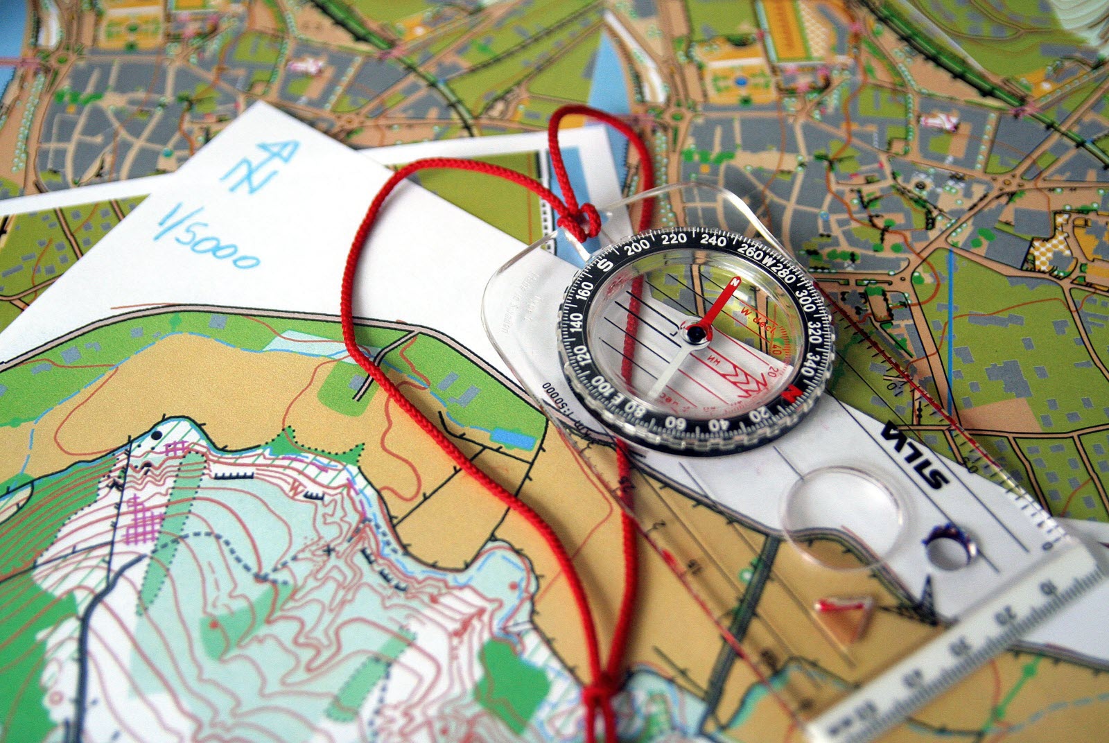 Thermarest Campement Magasin -Thermarest Campement Magasin cartes et boussole fideles compagnons de l orienteur photos d archives le progres le poinconnage des balises est parfois electronique photos dr 1508772761